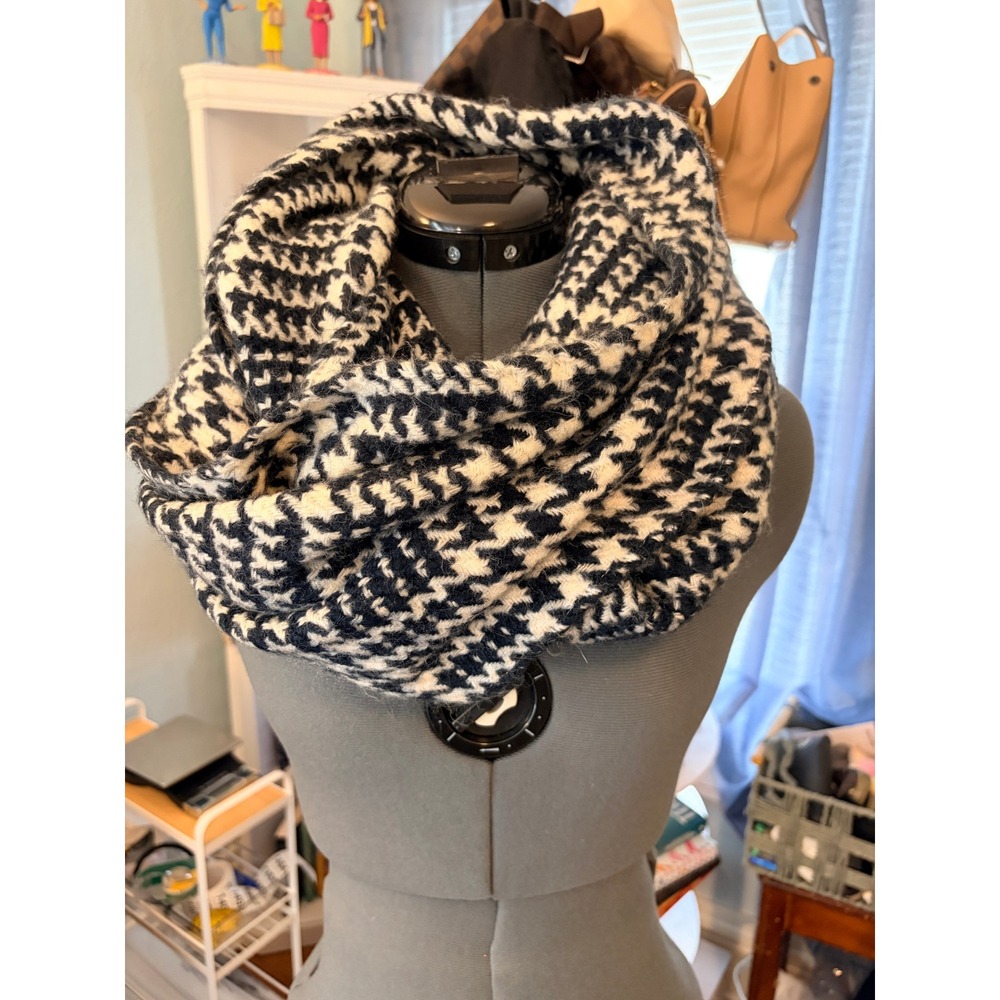 LOFT Infinity Scarf OS Black White Houndstooth Knit Cozy Preppy Winter